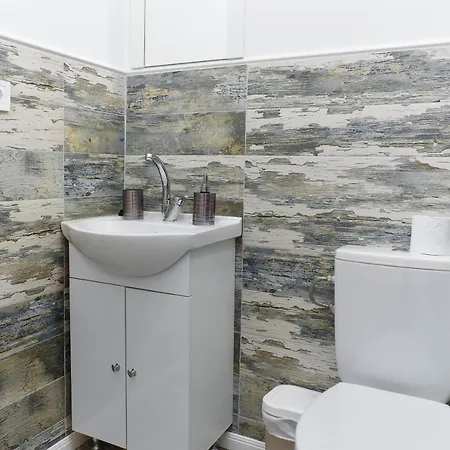 Bella House كرايوفا