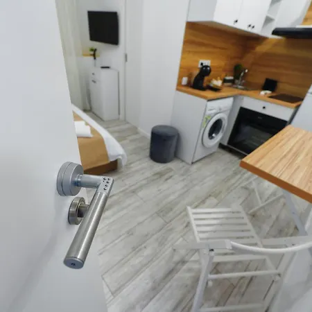 Bella House מלון דירות