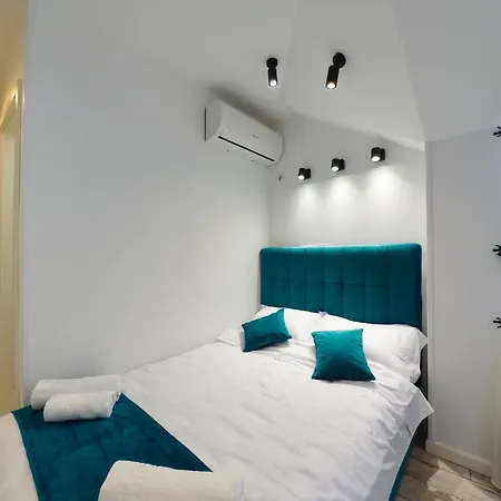 Bella House מלון דירות קריובה